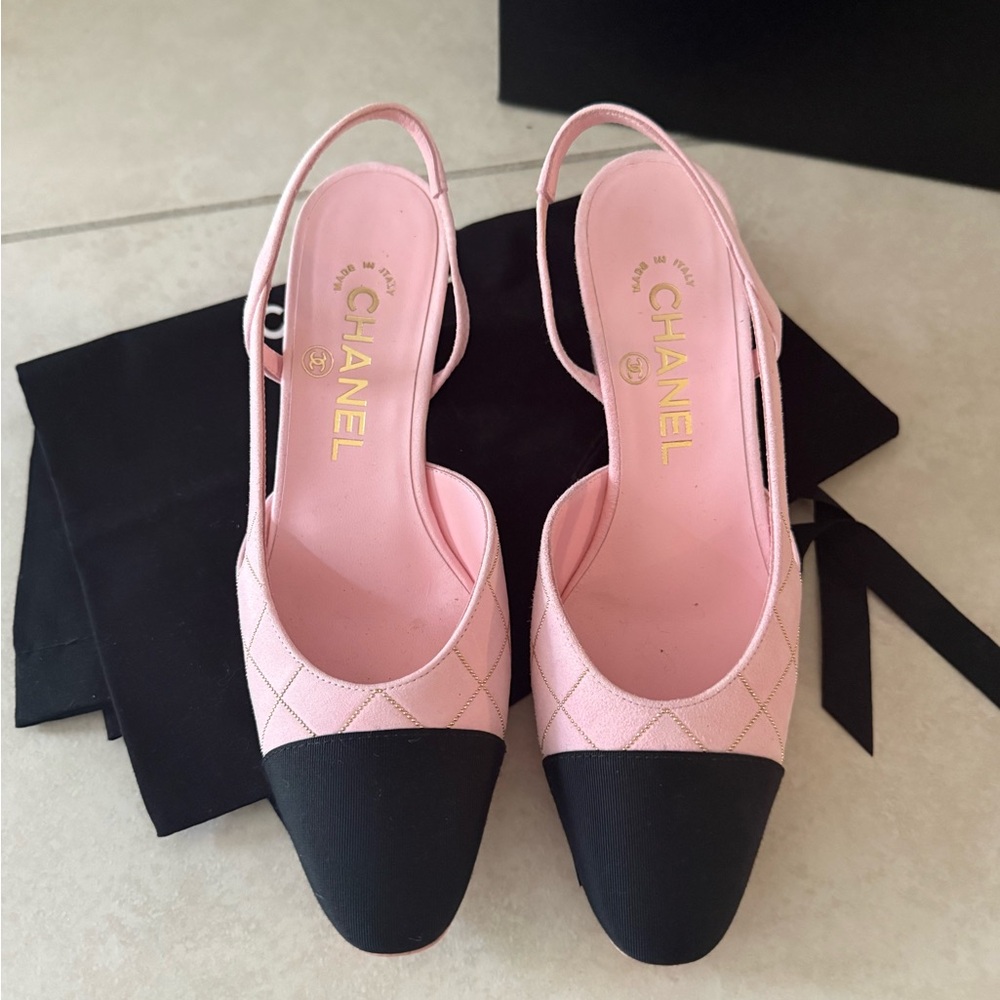 SOLD Chanel Pink and Black Quilted Heels - Picture 2 of 4